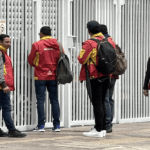 Distrito realiza jornada puerta a puerta para promover horarios de recolección de basura en Bogotá