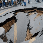 Socavón en La Gaitana: tubería dañada a seis metros bajo tierra dificulta la reparación