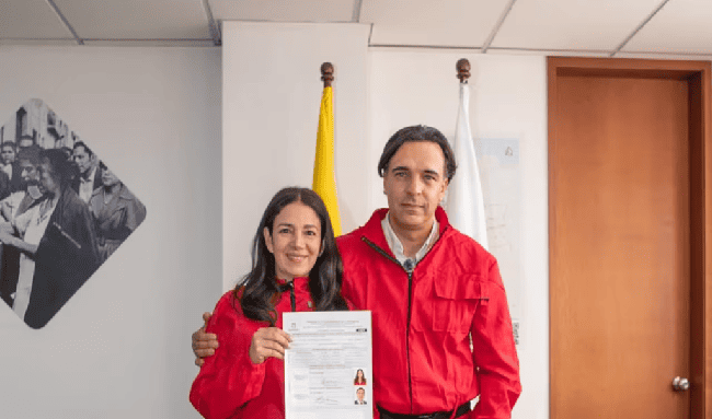 Sondra Macollins y Leonardo Karam lanzaran su campaña rompiendo récord de streaming, ¡10 horas de transmisión!