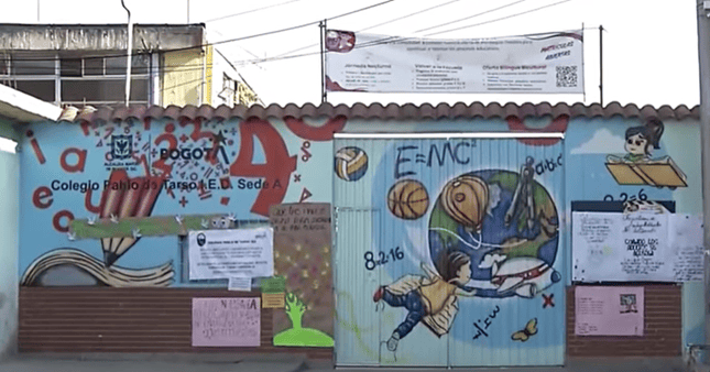 Padres agreden a docente dentro de colegio en Bosa tras decomiso de celular a un estudiante