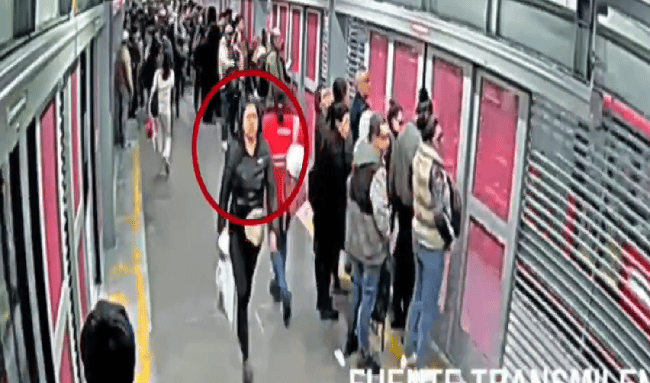 Mujer fue capturada en estación Universidades tras presunto hurto de celulares a usuarios de TransMilenio