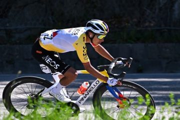 Egan Bernal, en la pelea por el título en el Tour de los Alpes
