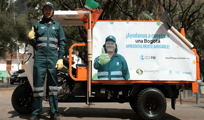 Bogotá refuerza limpieza con la estrategia “Cazaregueros” para controlar residuos en el espacio público