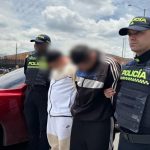 Capturan a dos personas y recuperan vehículo usado en hurto en Usaquén