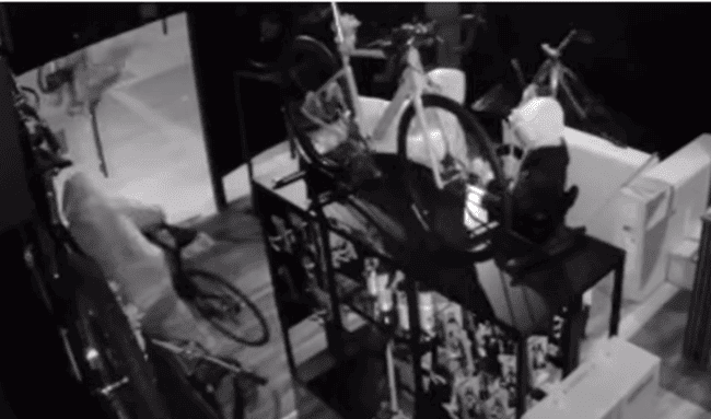 Millonario robo en el Salitre: en minutos se llevaron bicicletas de alta gama