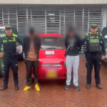 Capturan a dos hombres y recuperan vehículo robado en Bogotá