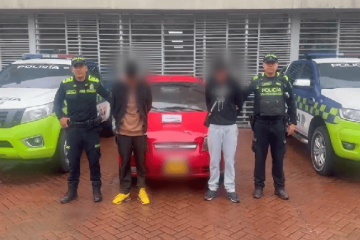 Capturan a dos hombres y recuperan vehículo robado en Bogotá