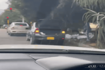 Captan a conductora arrojando basura en vía pública del norte de Bogotá