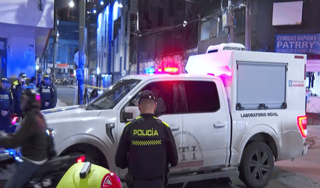 Dos muertos y seis heridos tras violenta riña entre hinchas en el centro de Bogotá