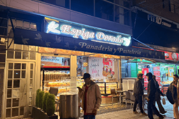 Grave denuncia en Suba: cliente asegura haber encontrado una cuchilla en un roscón comprado en panadería del barrio El Pinar