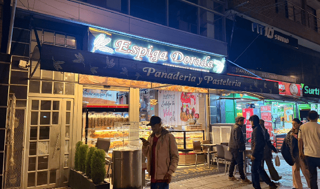 Grave denuncia en Suba: cliente asegura haber encontrado una cuchilla en un roscón comprado en panadería del barrio El Pinar