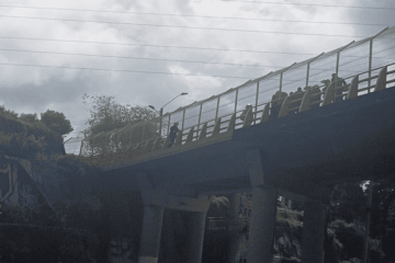 A tiempo: autoridades evitan tragedia en el “puente de la vida”