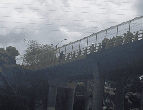 A tiempo: autoridades evitan tragedia en el “puente de la vida”