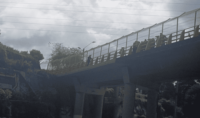 Evitan tragedia en Suba: autoridades rescatan a joven en el puente de la vida