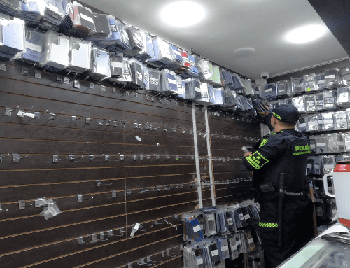 Golpe al contrabando en Bogotá: incautan 122 celulares robados y millonaria mercancía ilegal