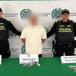 Capturan a hombre armado en velorio: tenía cinco cédulas en su poder