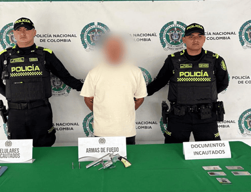 Capturan a hombre armado en velorio: tenía cinco cédulas en su poder