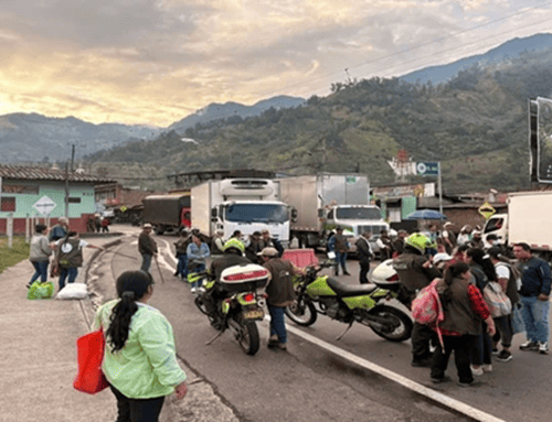 Protesta campesina complica movilidad en la vía a La Línea: advierten posible bloqueo total