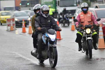 Hasta 40 motos por minuto invaden andenes en Kennedy: peatones en riesgo, ¿y en Suba cómo estamos?