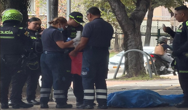 Persona fallece en plena vía pública Las Villas, Suba; autoridades adelantan investigación