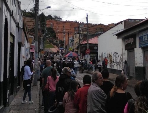 Masivas filas en los puestos de votación de Suba marcan el inicio de la jornada electoral 2026