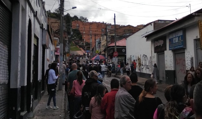 Masivas filas en los puestos de votación de Suba marcan el inicio de la jornada electoral 2026