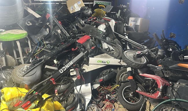 Desmantelan desguazadero de patinetas eléctricas en Santa Fe