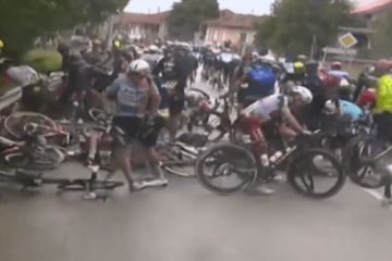 Fuerte caída en el Giro de Italia dejó hospitalizado al colombiano Santiago Buitrago