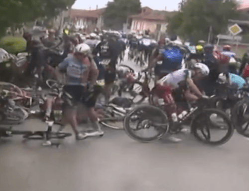 Fuerte caída en el Giro de Italia dejó hospitalizado al colombiano Santiago Buitrago