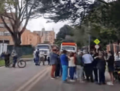 Protesta en Colina Campestre, Suba,  por basuras y malos olores