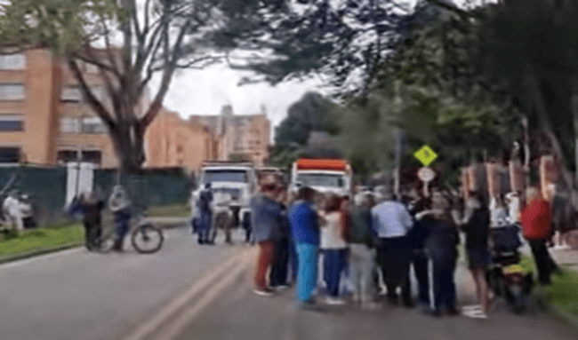 Protesta en Colina Campestre, Suba, por basuras y malos olores