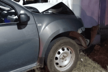 Accidente en Aures 2 en Suba: aprendiz de conductor terminó dentro de una vivienda