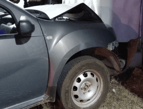Accidente en Aures 2 en Suba: aprendiz de conductor terminó dentro de una vivienda
