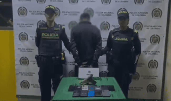 En Santa Fe, capturan a ladrón de taxista con arsenal de celulares