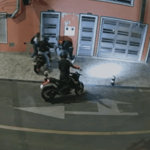 Violento atraco en San Cristóbal: pareja fue intimidada con armas de fuego
