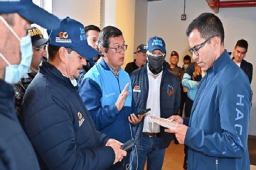 Incautan más de 4 mil botellas de licor adulterado en operativo contra el contrabando en Bogotá