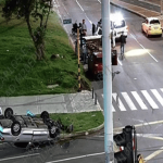 Emergencia vial en la Calle 170: reportan volcamiento de dos automóviles