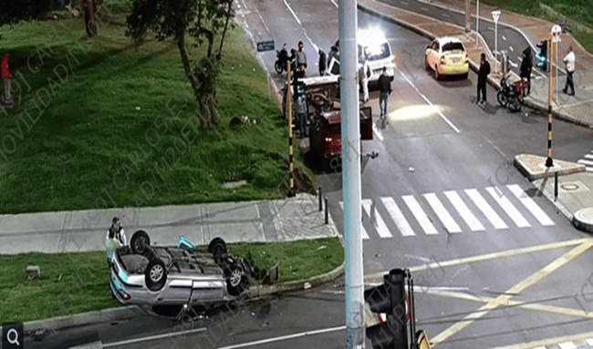 Emergencia vial en la Calle 170: reportan volcamiento de dos automóviles