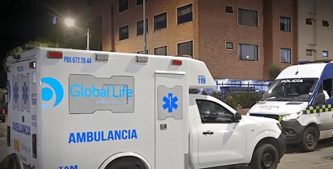 Mujer murió tras caer de un cuarto piso en Kennedy; autoridades investigan lo ocurrido