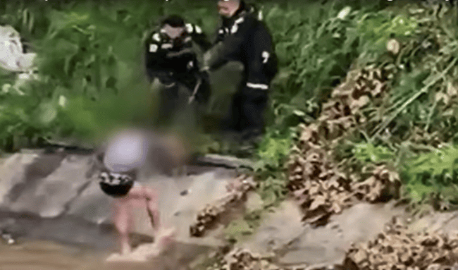 Con gritos de auxilio, policías rescatan a hombre arrastrado por el río Fucha en Bogotá