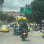 Imprudencia en Suba: motociclistas fueron captados circulando sin casco en plena Avenida Suba