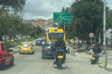 Imprudencia en Suba: motociclistas fueron captados circulando sin casco en plena Avenida Suba
