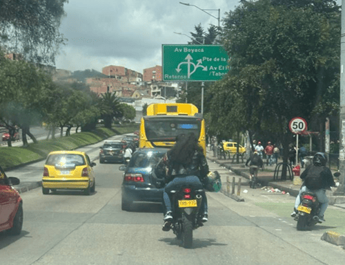 Imprudencia en Suba: motociclistas fueron captados circulando sin casco en plena Avenida Suba
