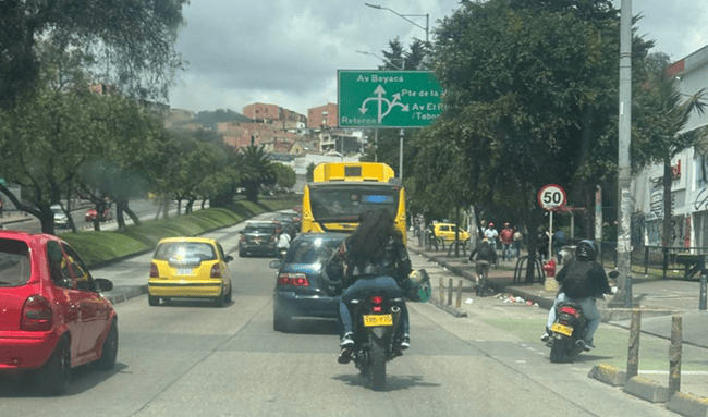 Imprudencia en Suba: motociclistas fueron captados circulando sin casco en plena Avenida Suba