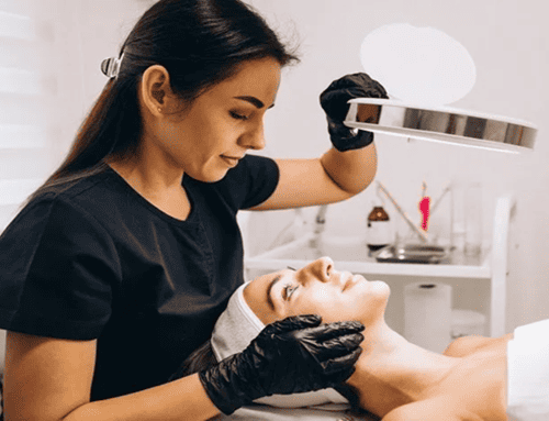 Vecinas de Suba brillan tras culminar formación en belleza integral