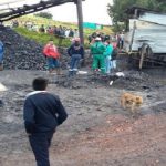 Bomberos y rescatistas buscan a seis mineros tras grave emergencia en Sutatausa