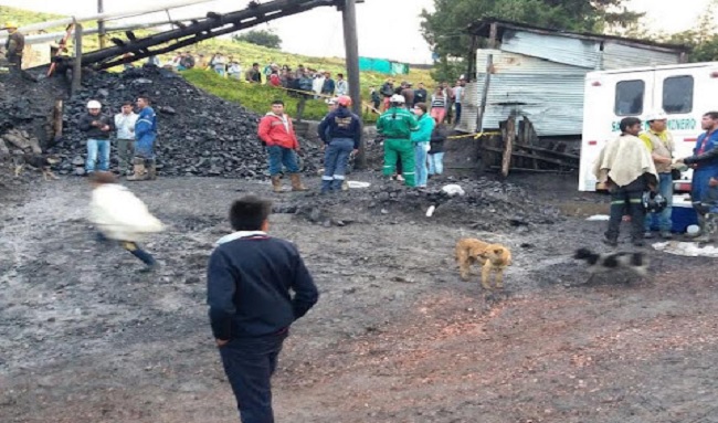 Bomberos y rescatistas buscan a seis mineros tras grave emergencia en Sutatausa