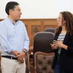 Carlos Amaya toma vacaciones y deja gobernadora encargada