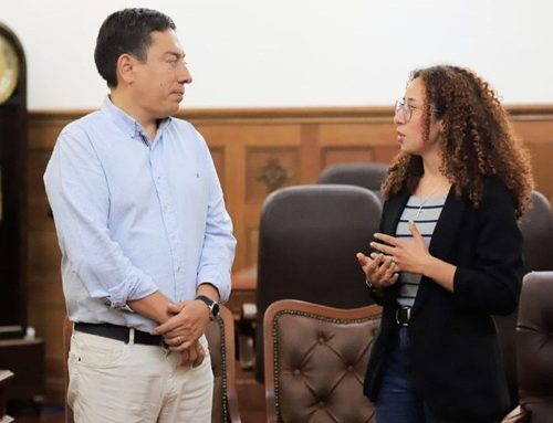 Carlos Amaya toma vacaciones y deja gobernadora encargada