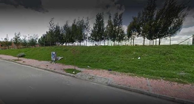 Grave riña en alrededores del Colegio Gerardo Molina en Suba dejó a un joven malherido